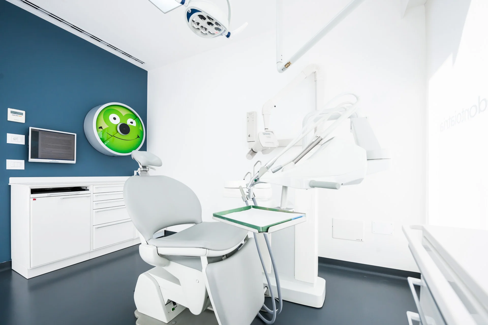 apparecchiatura all'avanguardia dal dentista vicino a me riva del garda